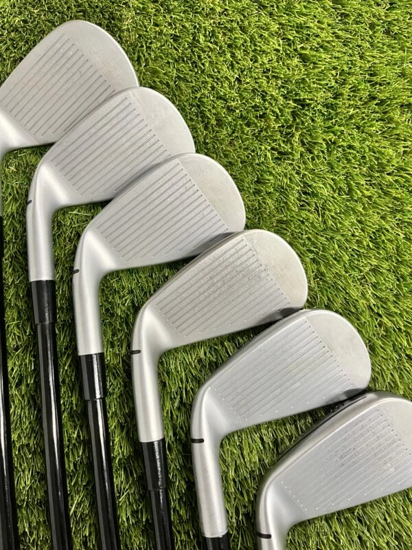 TaylorMade P790Ti 5-PW//Reg Graphite 4 TaylorMade P790Ti 5-PW//Reg Graphite - Image 2