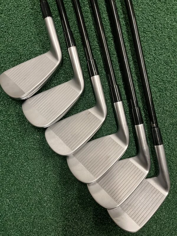 Taylormade P790 21 Graphite 5-PW // Stiff 4 Taylormade P790 21 Graphite 5-PW // Stiff - Image 2
