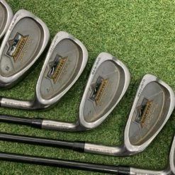 Wilson Pro Staff Oversied Irons 4-PW // Graphite Reg